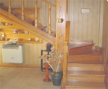 escaleras revestidas en madera